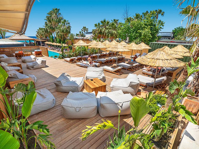 12073B2DD0D0718C815D37BA22471A39