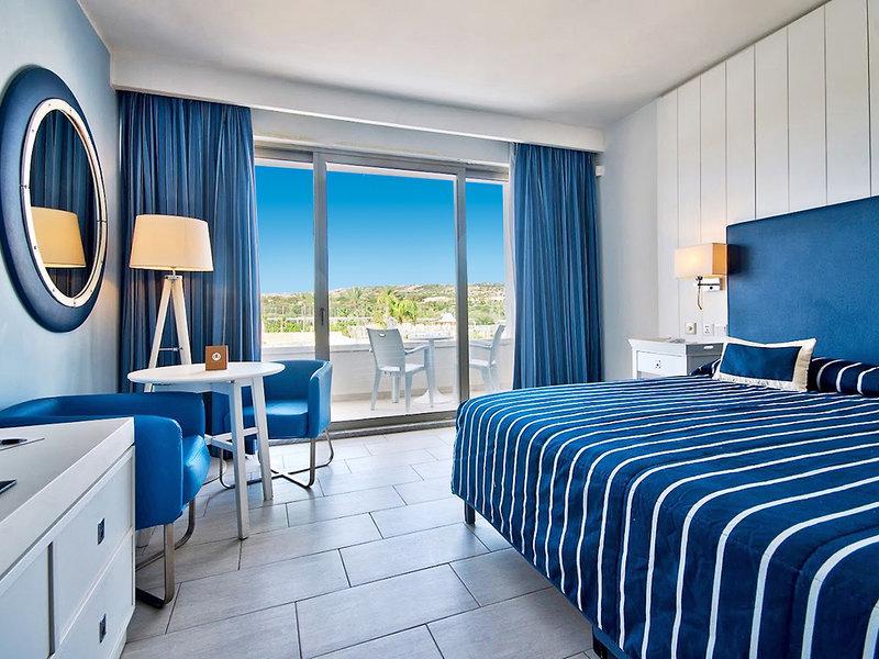 BAE298F21BC91EF3DB85D5226F15AC32