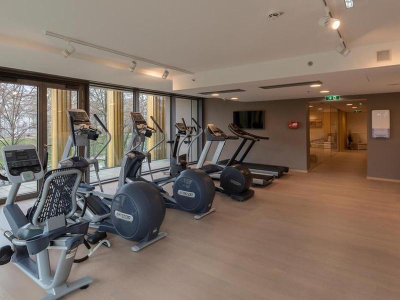 E277FE2E43B8C40AB092D2FA01E9FCDD