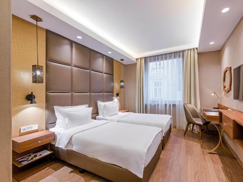 A215C9A83E32181CE89394DB2B49D0EF