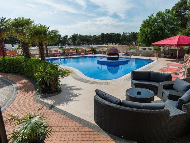 CD7725190F95E259611FC4A4ABA240D1