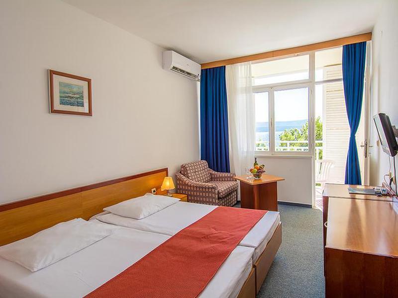 3C3535AEF3822A7FE0D6A373960F0CAF