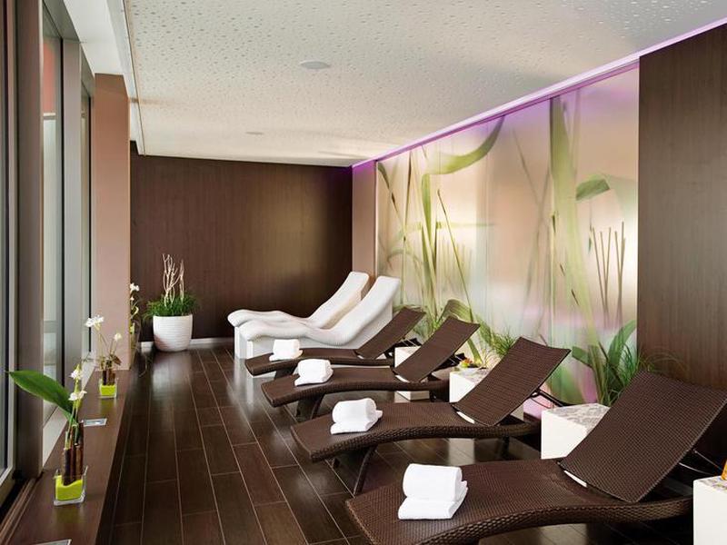 5837C7705F4B2F886E41611E8D512BD3