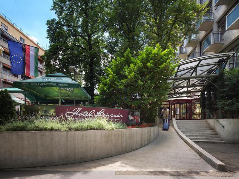 B894CBB23A9B96663D748962955D0F82