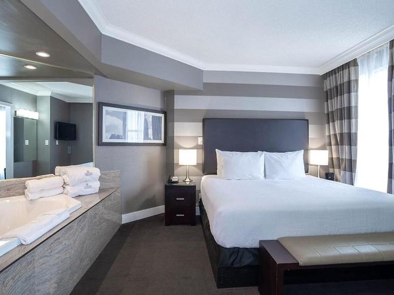 Sandman Signature Mississauga Hotel