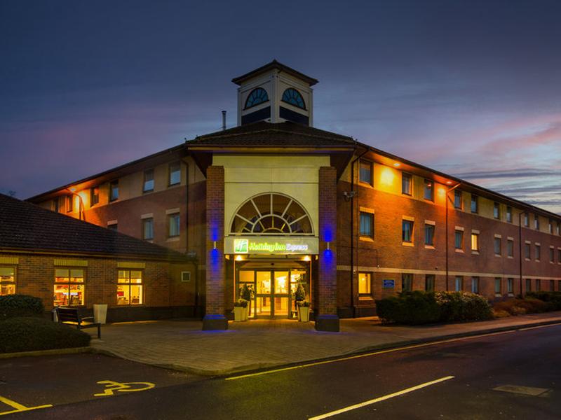 Holiday Inn Express Warwick - Stratford-upon-Avon by IHG