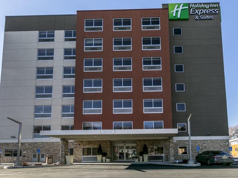 Holiday Inn Express & Suites Jersey City North - Hoboken by IHG