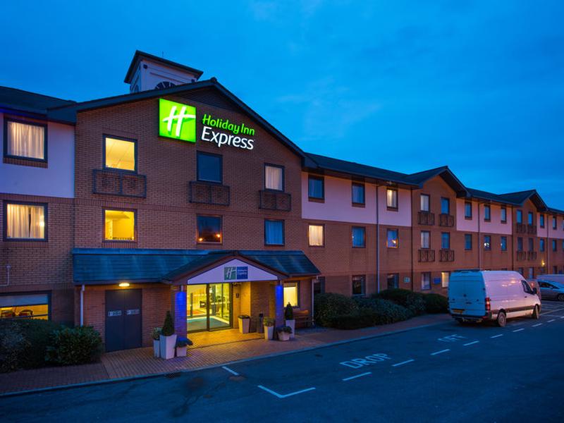 Holiday Inn Express Swansea East