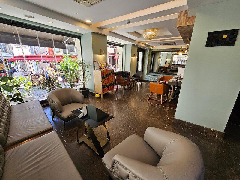 FF29BC3B03679DA61F9EBEBF698CB9BE