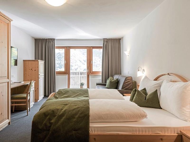 19576CA59CC48746022820530617A251