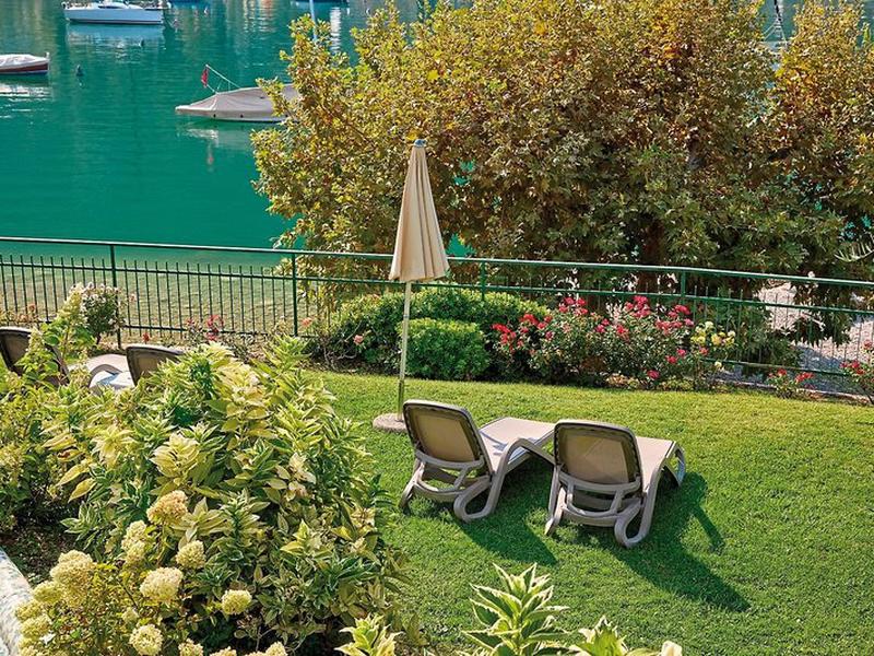 92AA7B72E872FE969730BC19D2E9A306