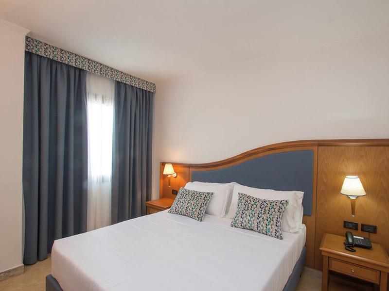 AB08F2D32AC53D74DB746FA59A8AC8B3