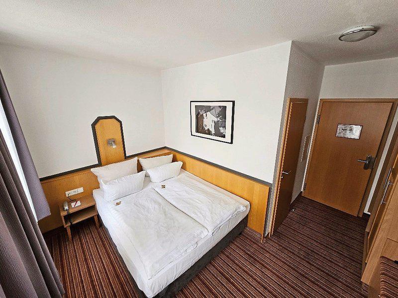 C6F931AC219F8CF10B8BD3D2EA3462BE