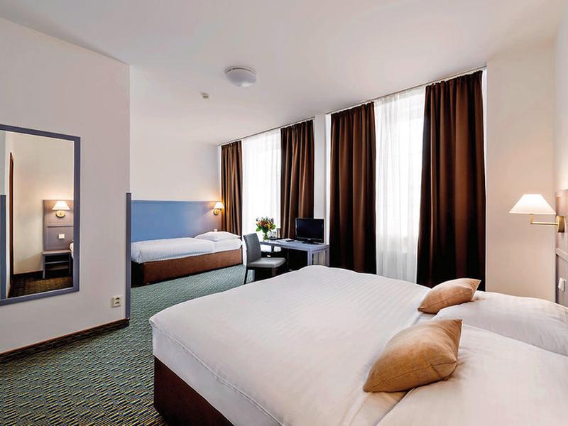 77A3E7F7891A1323D0C1B3279A65ADB4