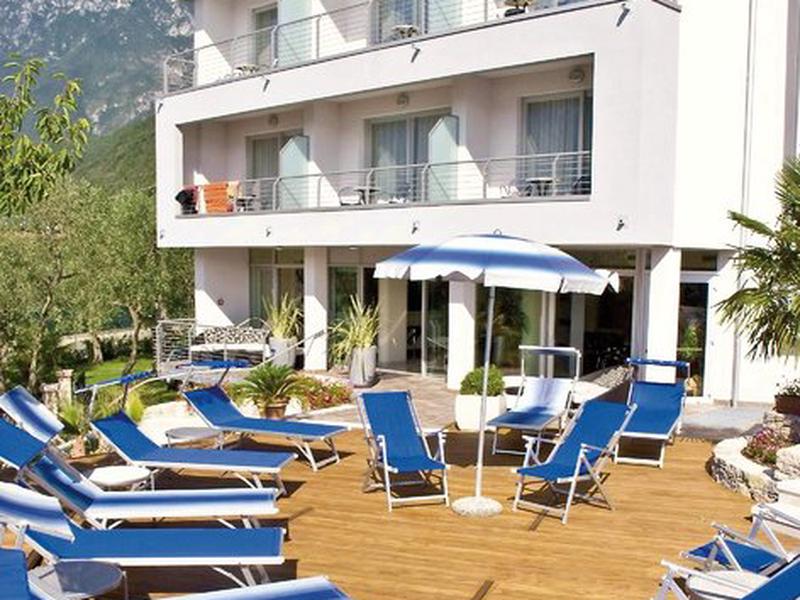 8698620A98F8C1E40F33771BA5B5F12E