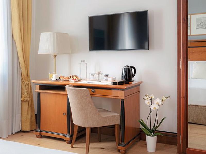 9EC3CA24E3CB1BDE2A0000E2A4987D18