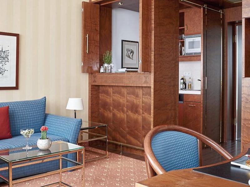 100325FE399DBB539446066A624DBD38