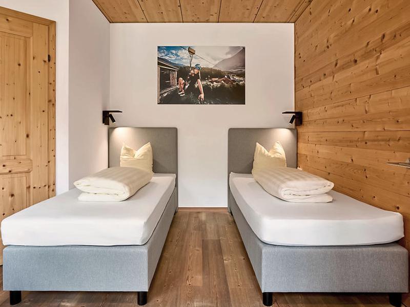 2414A5E9232AAF25B10F8FBE1CC4191B