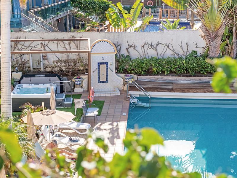 D139498B661DF5690B1147398B787A44