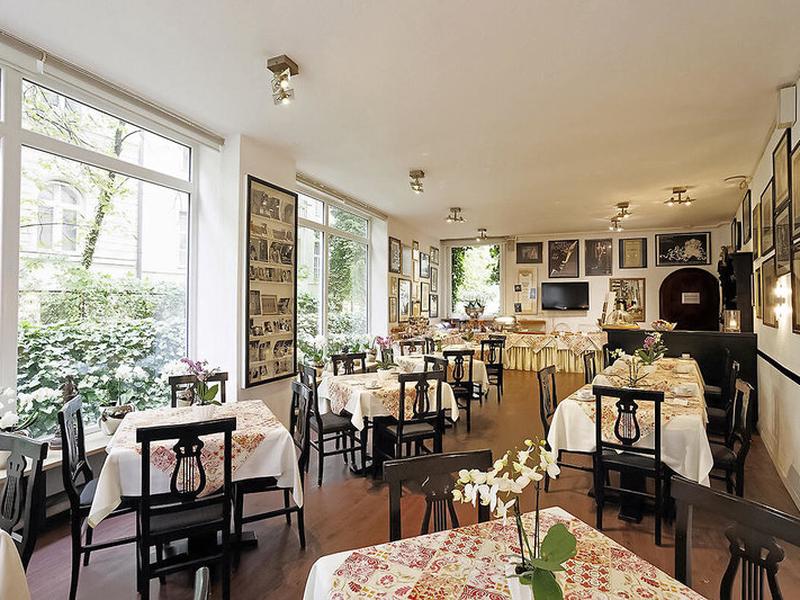 33D6D28E138411B6EB687270534BF92B