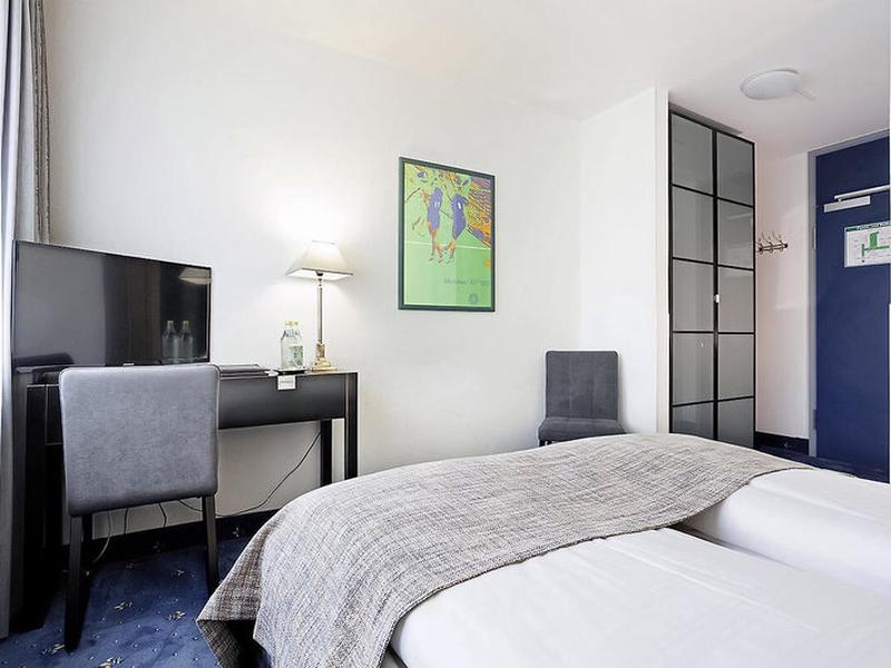 6C52F4A2F29BC7F2A69F09570EB425E0