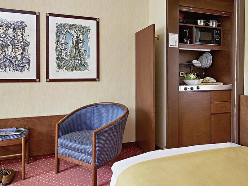 FDE0FCED7D77454B6586C0C08926853A