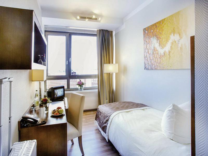 71C2266BDF11AEAC7FD23A786987774F