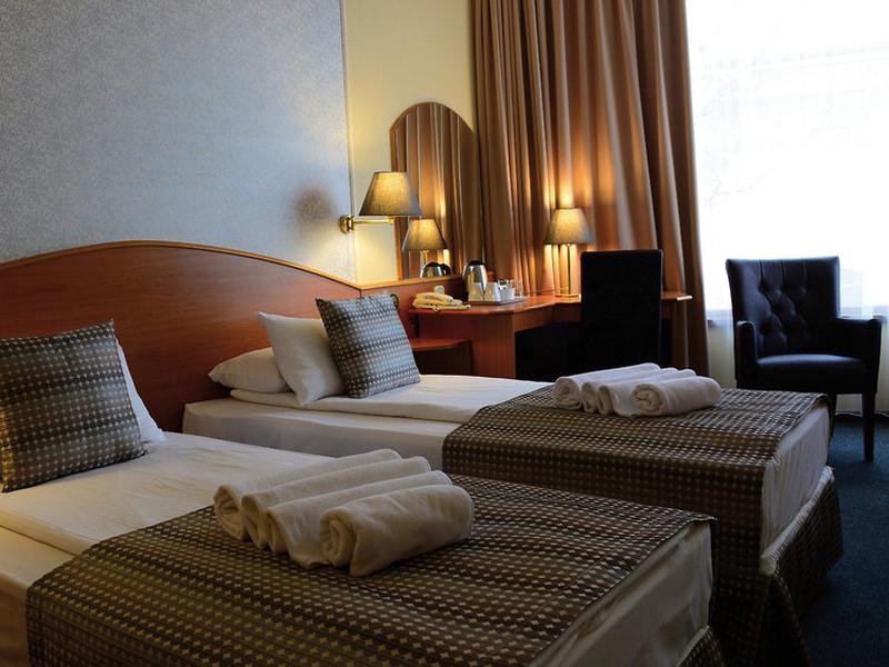 03484A5E91FF9CF9ED00B4BB04B53FFD