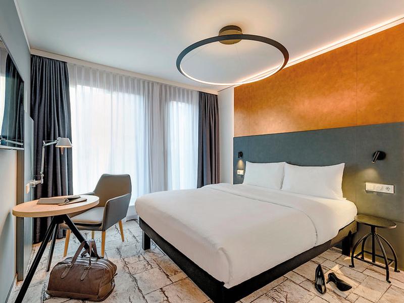 E6AF04D52BBA56655D3A2DEEA7737922