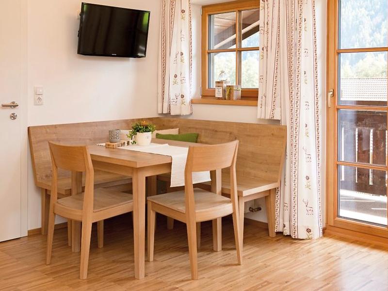 27002613CDAF9B8379ECB4300B151817