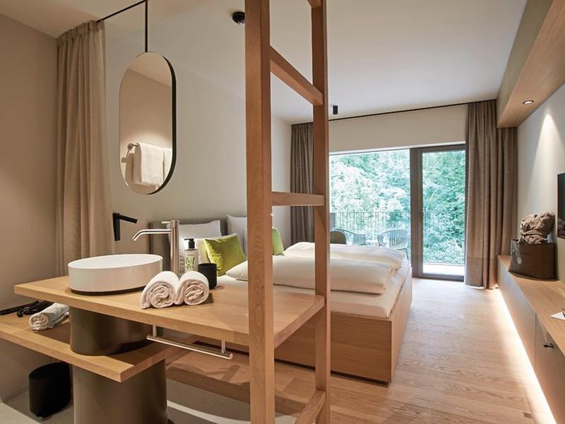 3B88F25CDDE64C4D0CBAFDBDAD4DE7B9