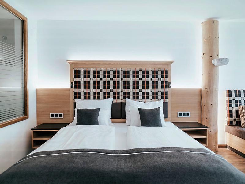 20EFA2DB42286D97F2D6D1B6B43FA822