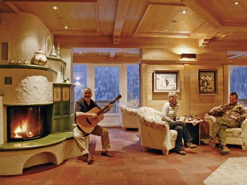 1CE9BF59E444D078B13B0DB17A65E49D