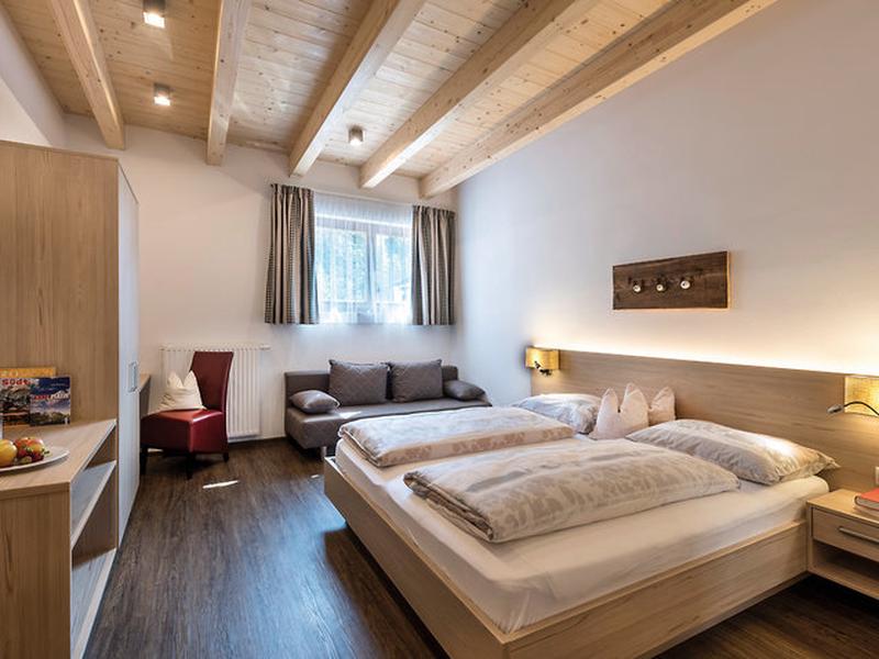 79BEC3D3A2374F35E1383B310E2D1A0B