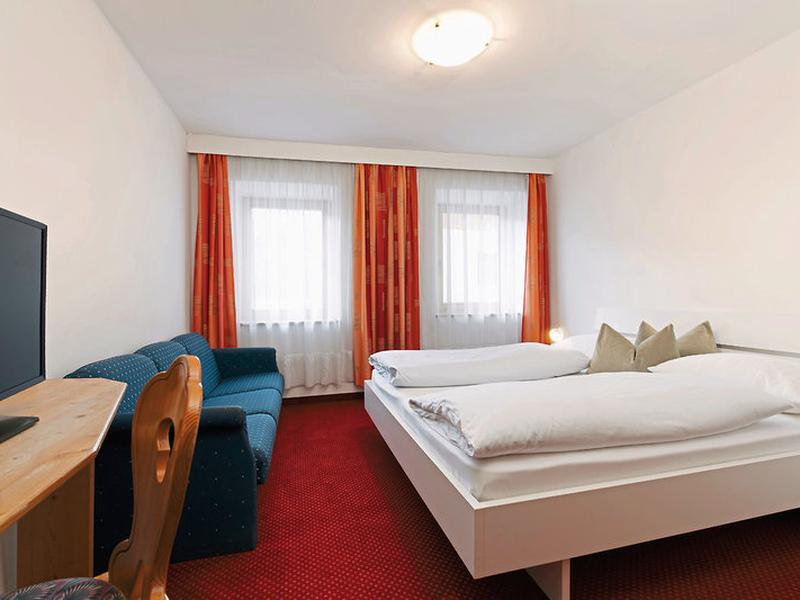 64BA33A9BDC4E77FA45F82FFC181FD71