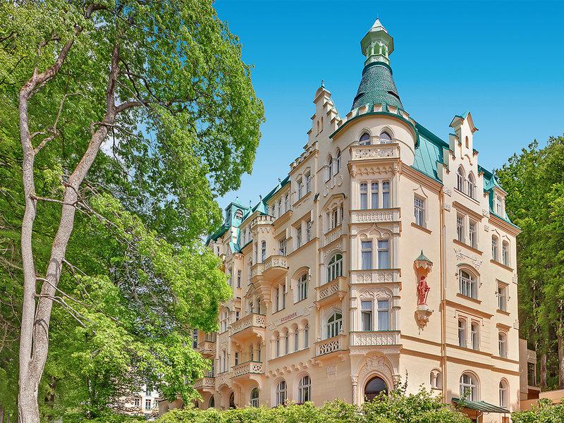 628C7A82F5C0D466E49E1A6D67852D17