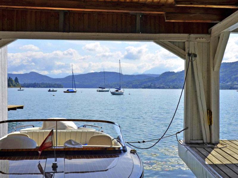 F2C669205D8E584DCC161DD6B7E4D583