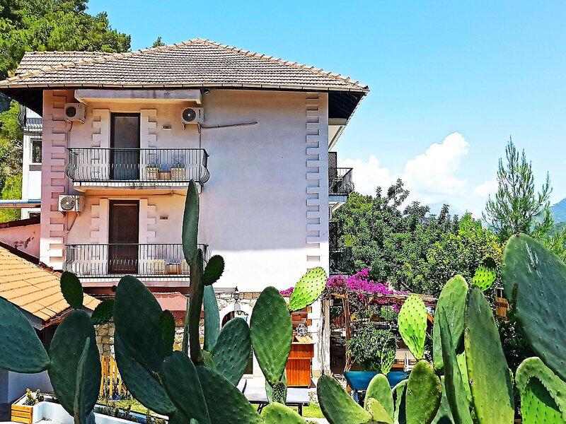 Swiss Eviniz Hotel