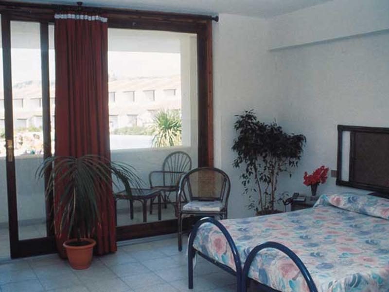 DC6449E751D298F00E0DD2441F03BAE4