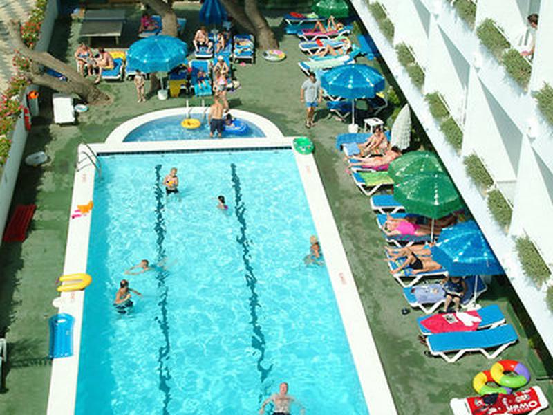 FDCA03BB48C6F14F27044021E604E10A