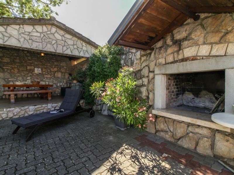 DEE06D268579D6D111634DEDE7BFE240