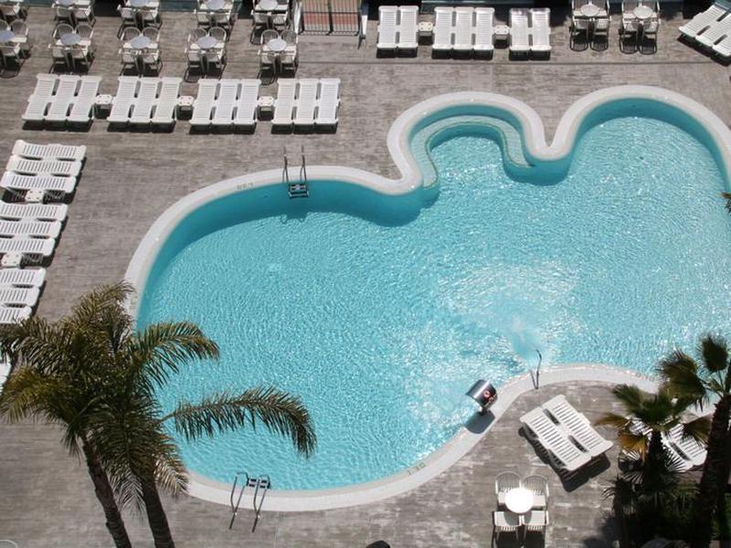 F2B2BF12BB78742AE904AB00C9A2CF94