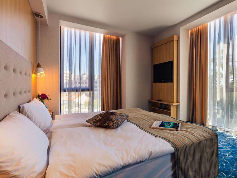 AE5D74FD4D6C4C59A973FE942A7C1AAC