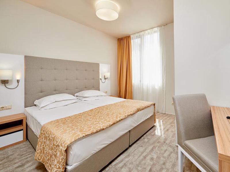 E3C9A7C382A579C77809619A475C1A09