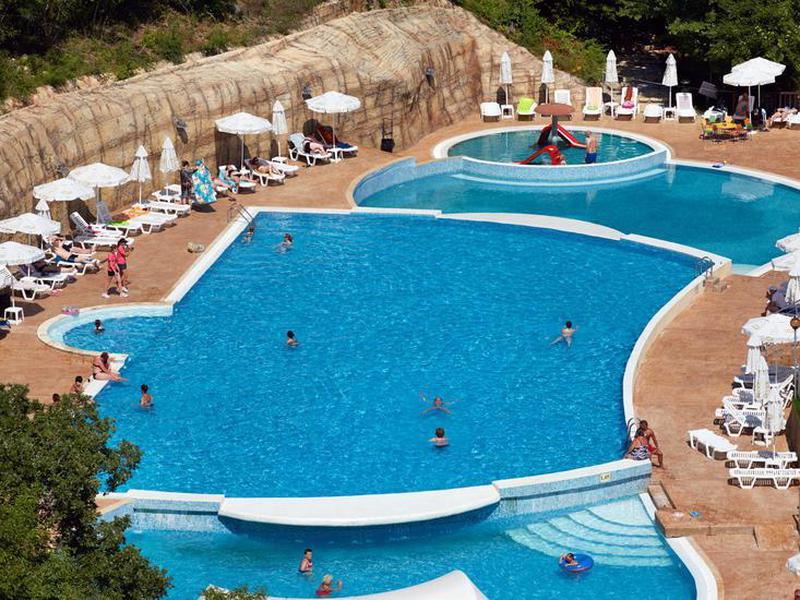 EDB73AD754EF8824A06DC208807F1738