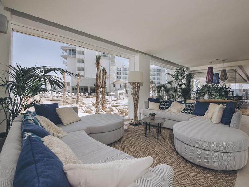 D26EA73204245448C124A78C4D370E12