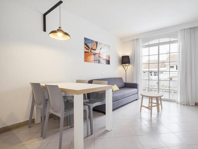 61AD3626D11898DD8D130ED00C4B4FC1