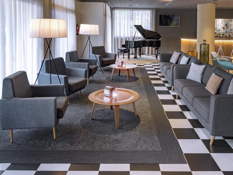 39C5DEA04184F51F2520F3E17FC74BBF