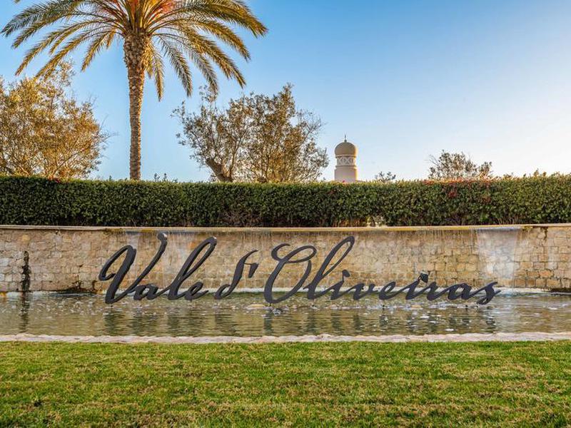 B1599415A8B7ABF301001FBD5F5C36E9