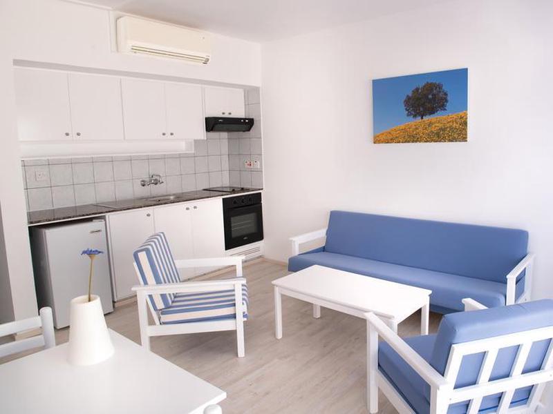 B7C0C76A09BEDCEADF54853C63B101B6